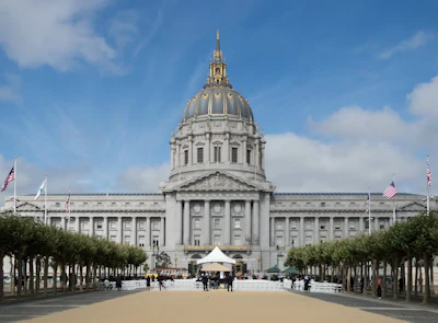 San_Francisco_City_Hall__front___cropped_.671142c53f94b